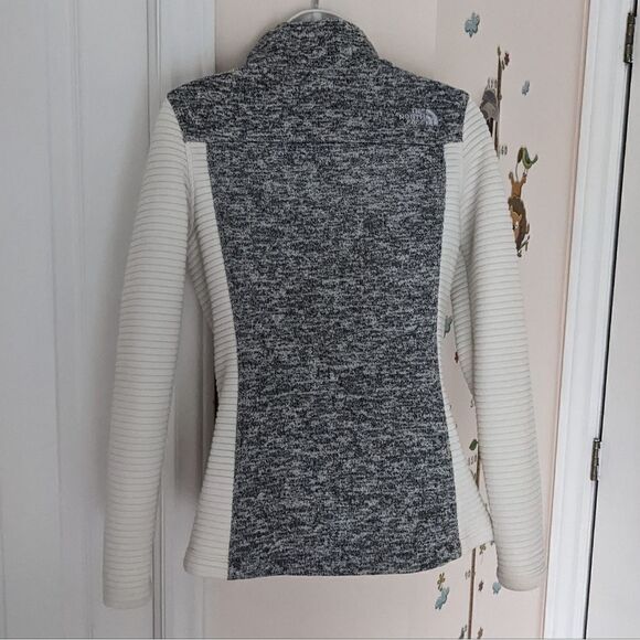 THE NORTH FACE two tone grey and white fleece lined jacket zip pull Small B1 - Picture 6 of 10